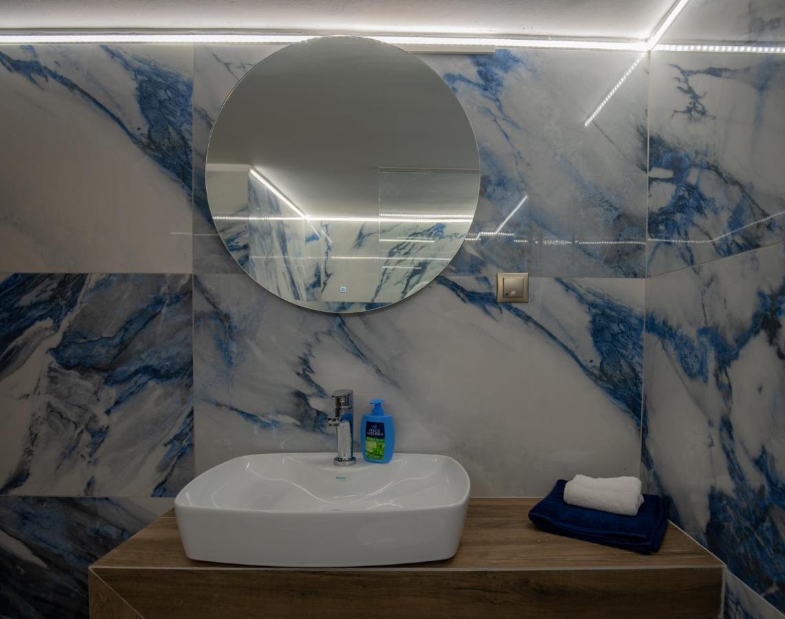 Max Blue Apartment, A Stay Like No Other Pireu Exterior foto